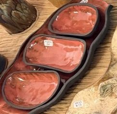 Three-well serving dish